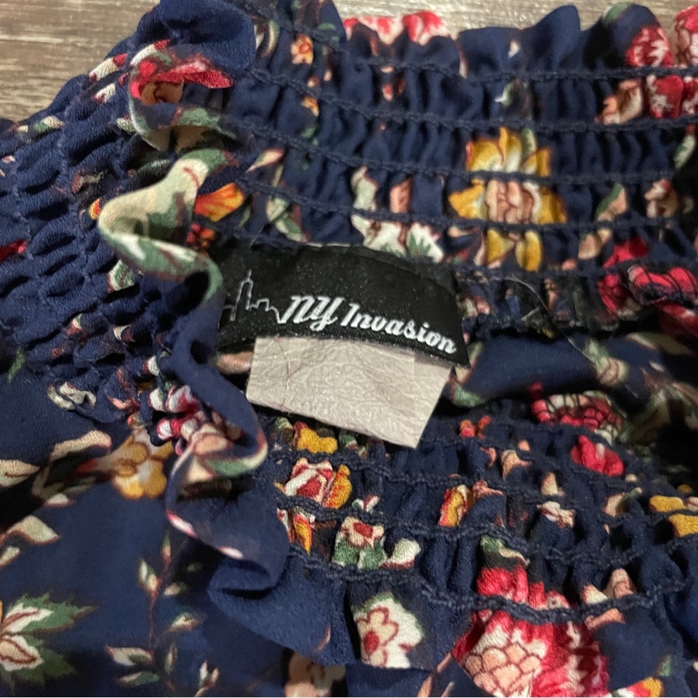 NY Illusion Navy Floral Smocked Neck Blouse Size Large - Picture 5 of 9
